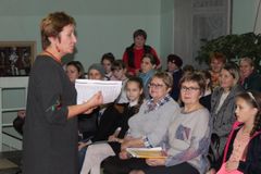 Викторину со зрителями проводит Г.Н.Харина