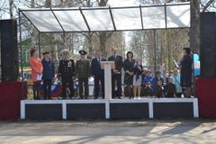 Ярослава Алексеева выступает на митинге в г.Пудоже