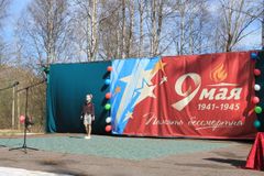 Ярослава Алексеева выступает на концерте в Летнем саду