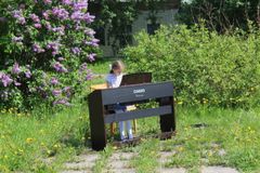 Играет Минина Ева
