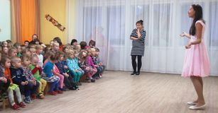 Поет Мухтарова Тамила