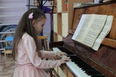 Играет Минина Ева